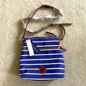 🆕 Striped Dooney & Bourke crossbody 👜 NWT